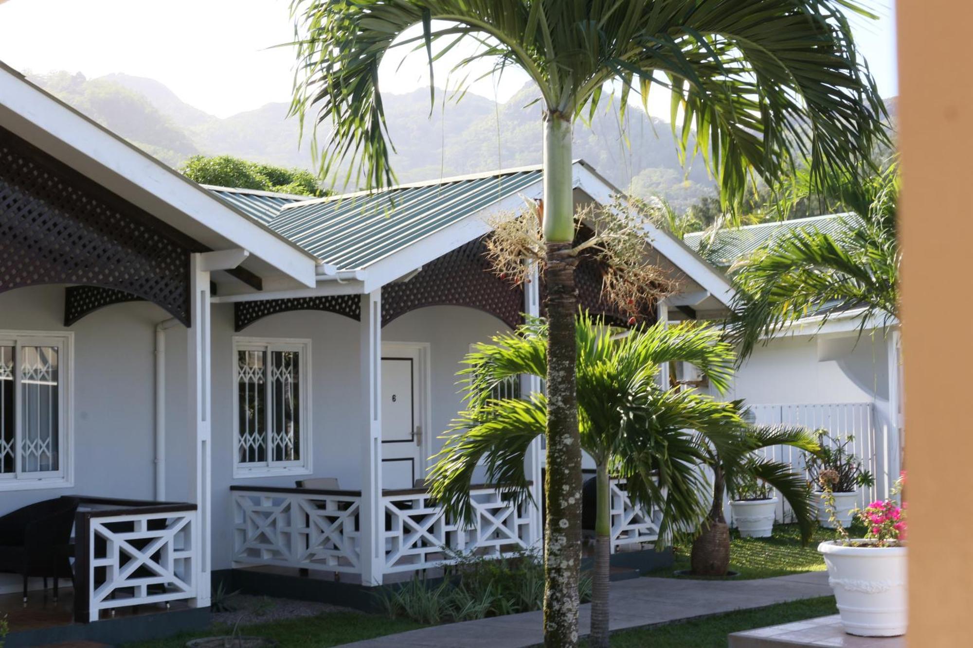 Hotel La Roussette Anse aux Pins Bagian luar foto